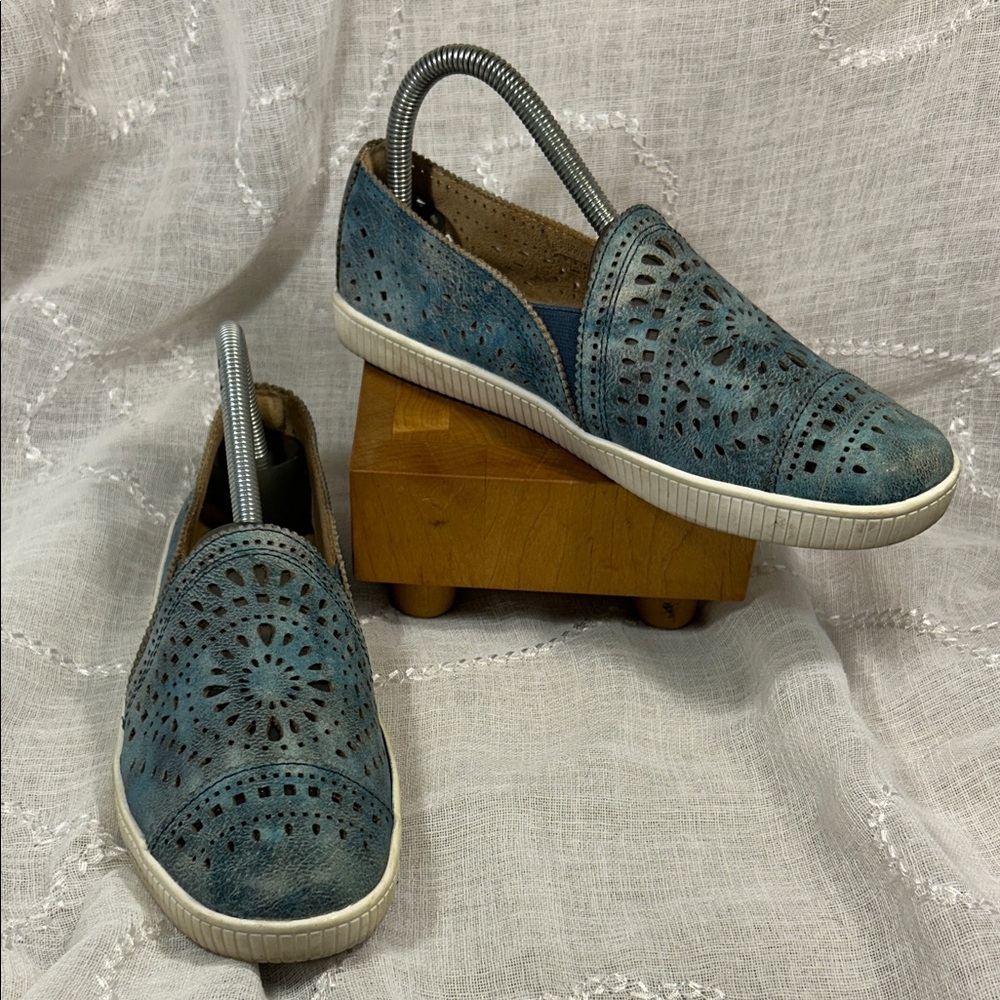 Earth laser cut denim colored leather loafers stamped sz 7